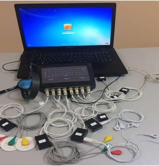 Нейроклавиатура подключена к компьютеру.